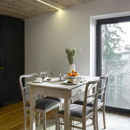 Z Klimatem, Ogrod, Parking