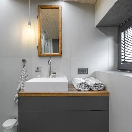 Z Klimatem, Ogrod, Parking *