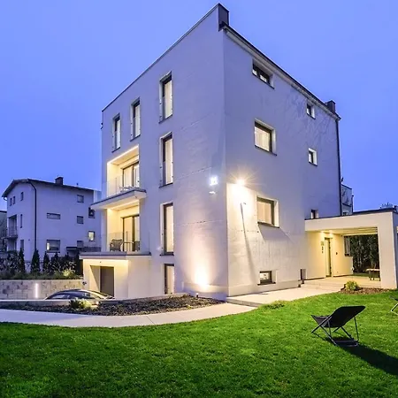 Z Klimatem, Ogrod, Parking *