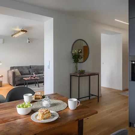 Butikowe Apartamenty, Zamkniety Parking, Ogrod, 2x Klimatyzacja, Ekspres Z Mlynkiem, Prywatne Wejscie Апартаменты *