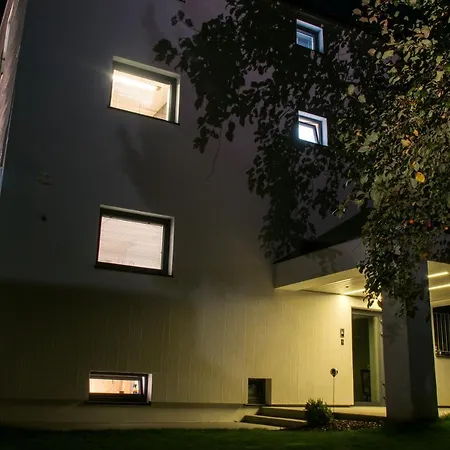 Z Klimatem, Ogrod, Parking