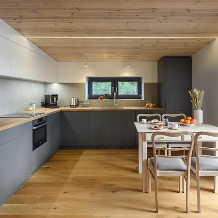Butikowe Apartamenty, Zamkniety Parking, Ogrod, 2x Klimatyzacja, Ekspres Z Mlynkiem, Prywatne Wejscie Апартаменты