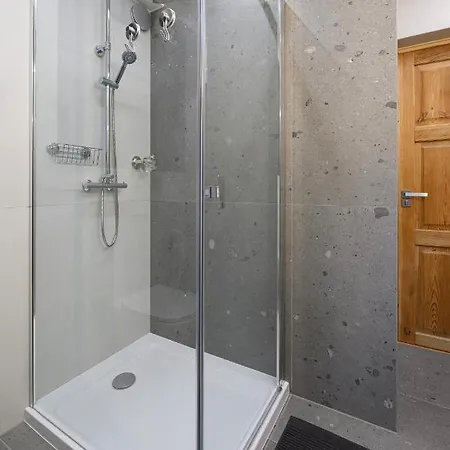 Butikowe Apartamenty, Zamkniety Parking, Ogrod, 2x Klimatyzacja, Ekspres Z Mlynkiem, Prywatne Wejscie Апартаменты